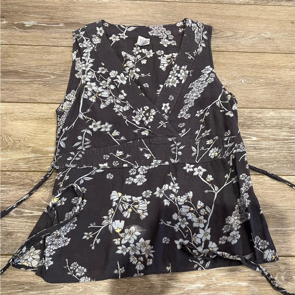 Old Navy Floral Navy Sleeveless Tie Wrap Top